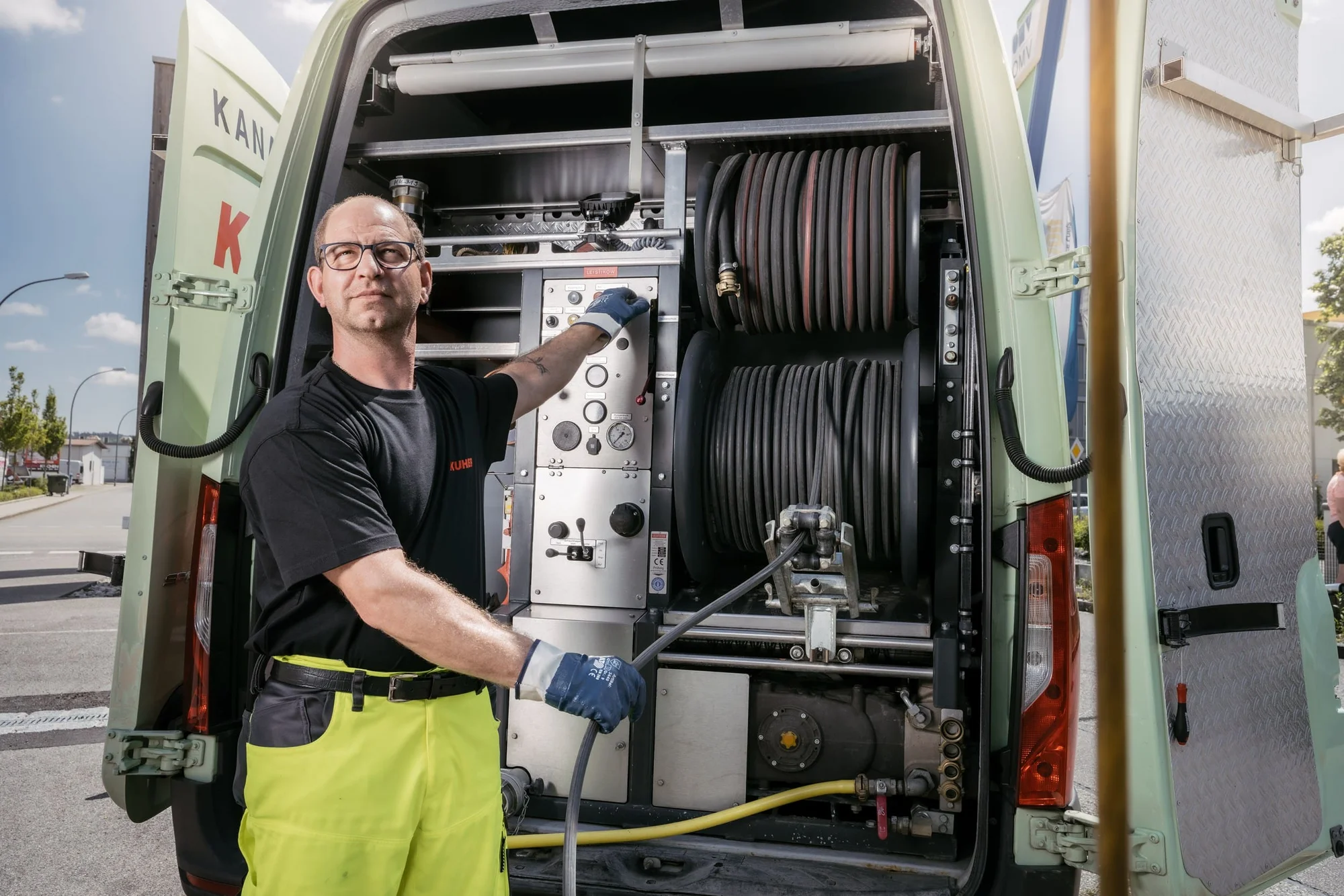 Saugbaggerarbeiten für Freilegung und Absaugung in Mainz